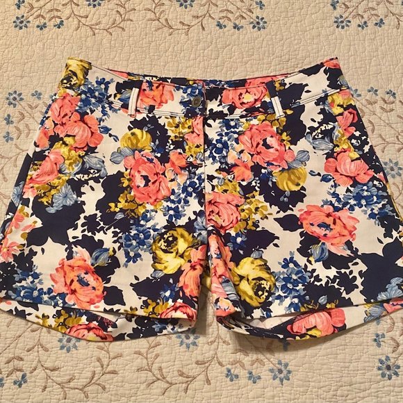 Size 8 Isaac Mizrahi New York Shorts - Navy and Pink Floral - Like New - Picture 1 of 12